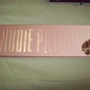 Laura Lee Los Angeles Eyeshadow Palette
